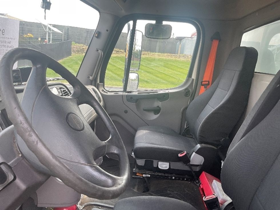 Medium Duty Box Truck-Light and Medium Duty Trucks-Freightliner-2022-M2-Akron-OH-200,673\n\t\tmiles-$ 49,750 - Image 19