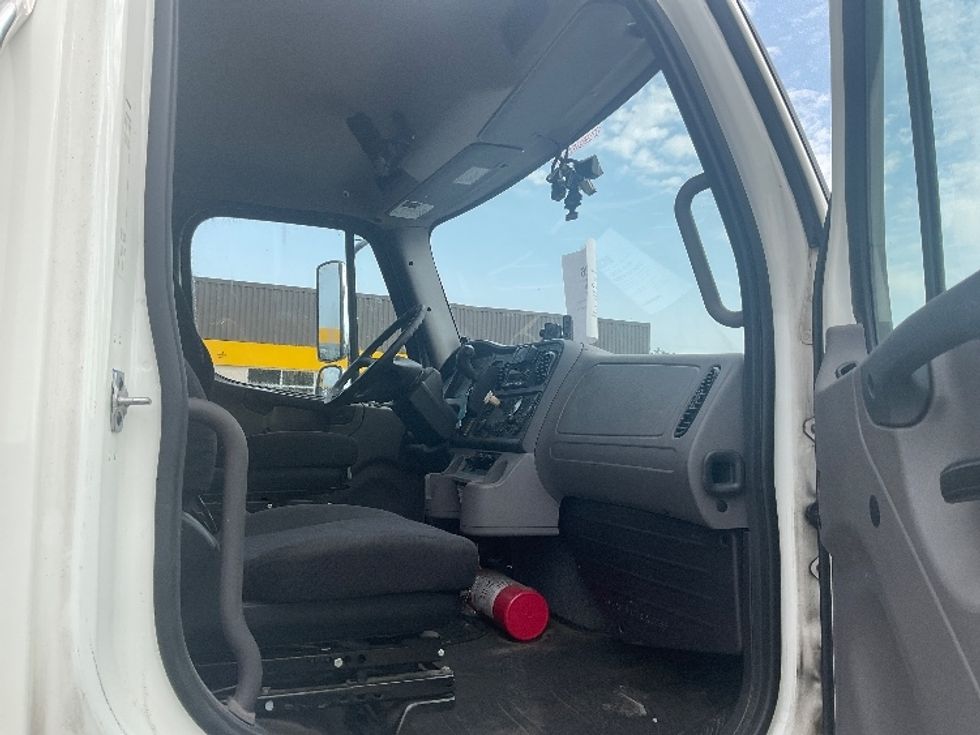 Medium Duty Box Truck-Light and Medium Duty Trucks-Freightliner-2022-M2-Akron-OH-200,673\n\t\tmiles-$ 49,750 - Image 20