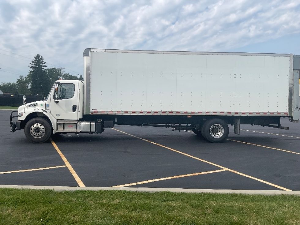 Medium Duty Box Truck-Light and Medium Duty Trucks-Freightliner-2022-M2-Akron-OH-200,673\n\t\tmiles-$ 49,750 - Image 4