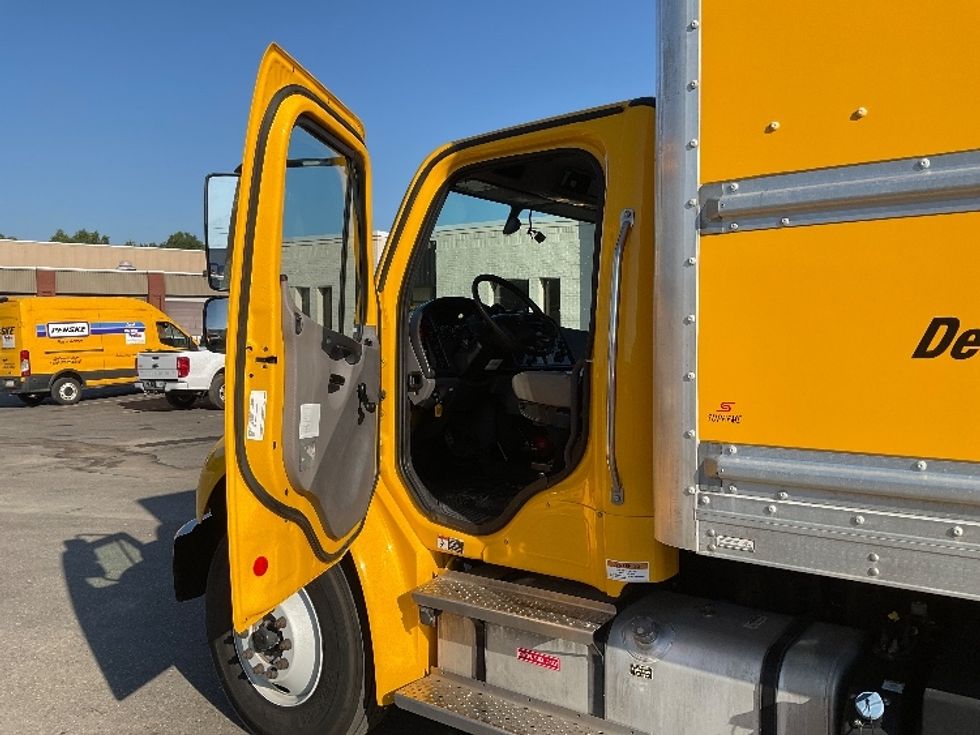 Medium Duty Box Truck-Light and Medium Duty Trucks-Freightliner-2022-M2-Akron-OH-209,615\n\t\tmiles-$ 54,750 - Image 16