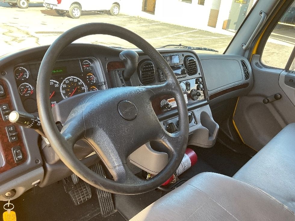 Medium Duty Box Truck-Light and Medium Duty Trucks-Freightliner-2022-M2-Akron-OH-209,615\n\t\tmiles-$ 54,750 - Image 17