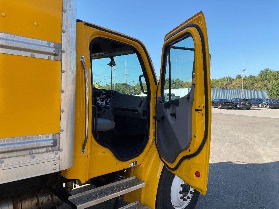 Medium Duty Box Truck-Light and Medium Duty Trucks-Freightliner-2022-M2-Akron-OH-209,615\n\t\tmiles-$ 54,750 - Image 20