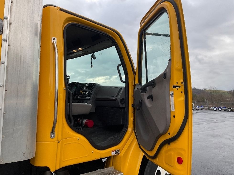 Medium Duty Box Truck-Light and Medium Duty Trucks-Freightliner-2022-M2-Akron-OH-218,946\n\t\tmiles-$ 53,750 - Image 20