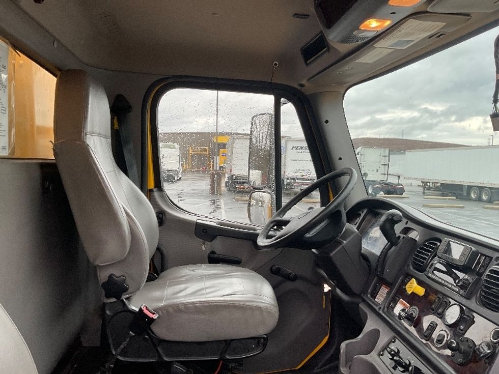 Medium Duty Box Truck-Light and Medium Duty Trucks-Freightliner-2022-M2-Akron-OH-218,946\n\t\tmiles-$ 53,750 - Image 22