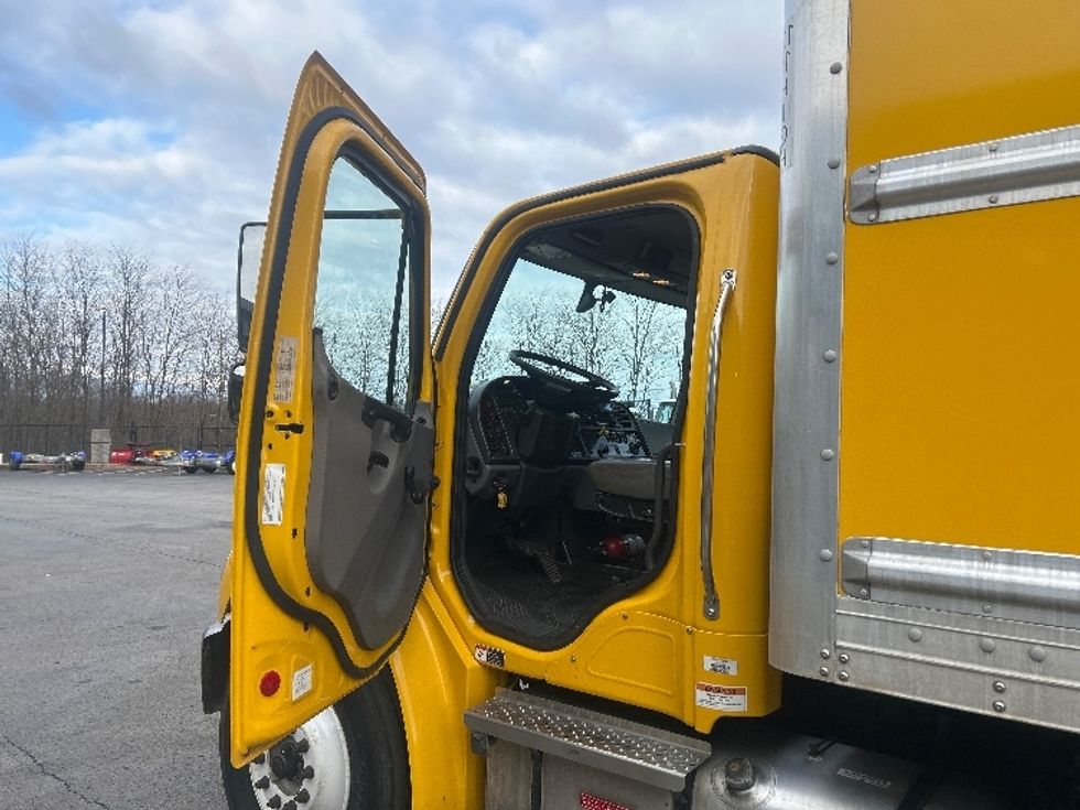 Medium Duty Box Truck-Light and Medium Duty Trucks-Freightliner-2022-M2-Akron-OH-223,847\n\t\tmiles-$ 53,000 - Image 16