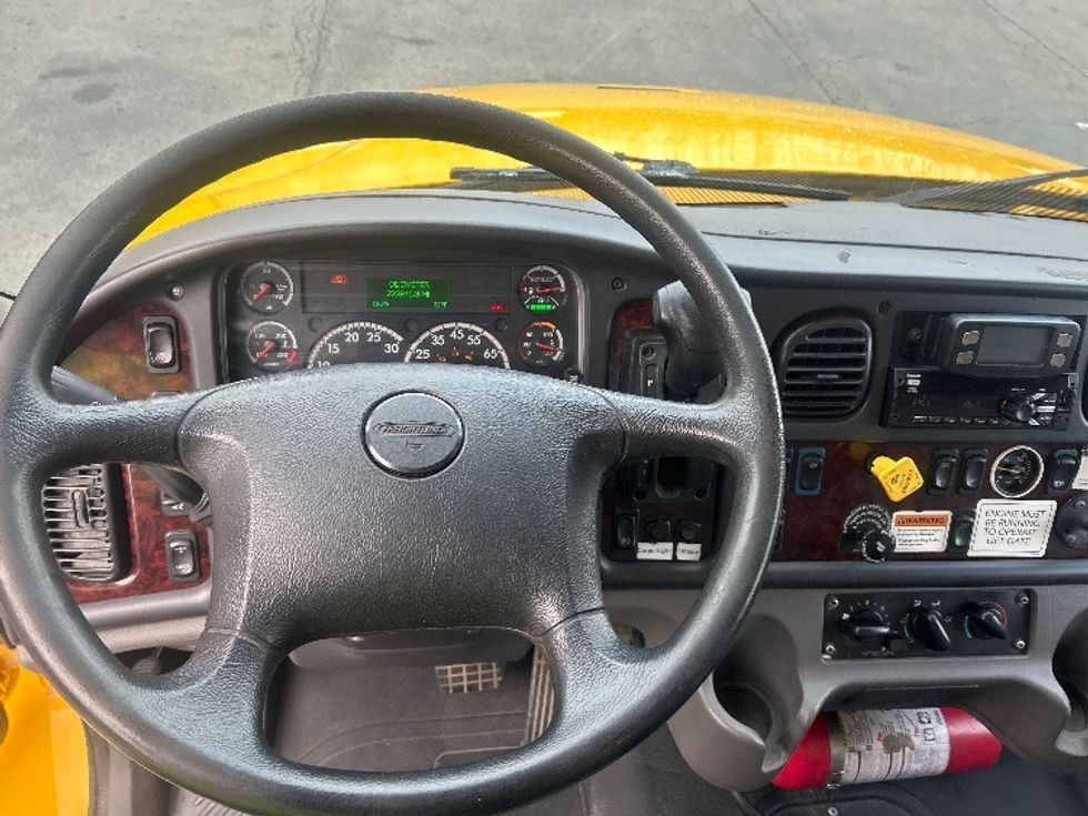 Medium Duty Box Truck-Light and Medium Duty Trucks-Freightliner-2022-M2-Akron-OH-223,847\n\t\tmiles-$ 53,000 - Image 18