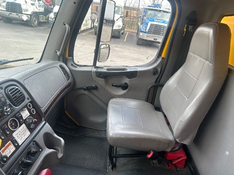 Medium Duty Box Truck-Light and Medium Duty Trucks-Freightliner-2022-M2-Akron-OH-223,847\n\t\tmiles-$ 53,000 - Image 19