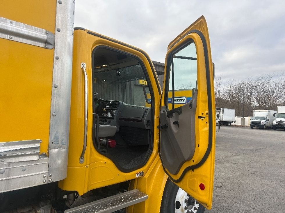 Medium Duty Box Truck-Light and Medium Duty Trucks-Freightliner-2022-M2-Akron-OH-223,847\n\t\tmiles-$ 53,000 - Image 20