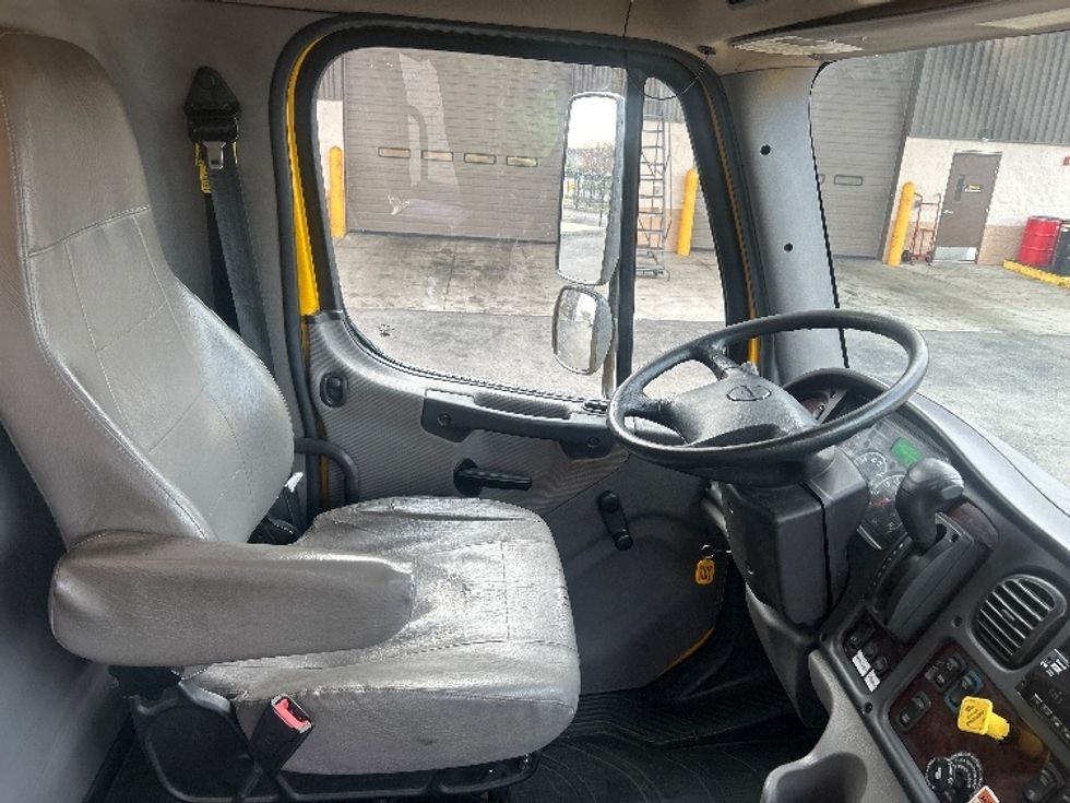 Medium Duty Box Truck-Light and Medium Duty Trucks-Freightliner-2022-M2-Akron-OH-223,847\n\t\tmiles-$ 53,000 - Image 22