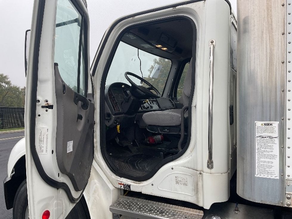 Medium Duty Box Truck-Light and Medium Duty Trucks-Freightliner-2022-M2-Akron-OH-241,286\n\t\tmiles-$ 55,750 - Image 16