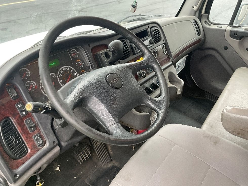 Medium Duty Box Truck-Light and Medium Duty Trucks-Freightliner-2022-M2-Akron-OH-241,286\n\t\tmiles-$ 55,750 - Image 17