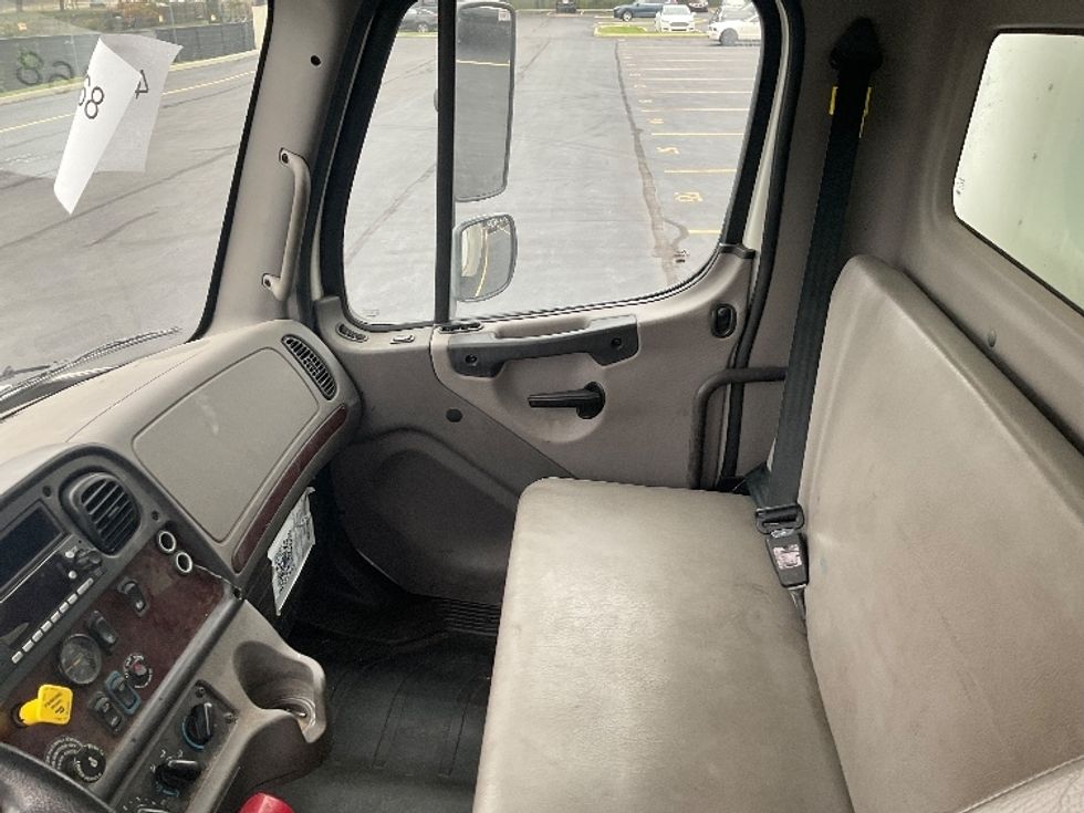 Medium Duty Box Truck-Light and Medium Duty Trucks-Freightliner-2022-M2-Akron-OH-241,286\n\t\tmiles-$ 55,750 - Image 19