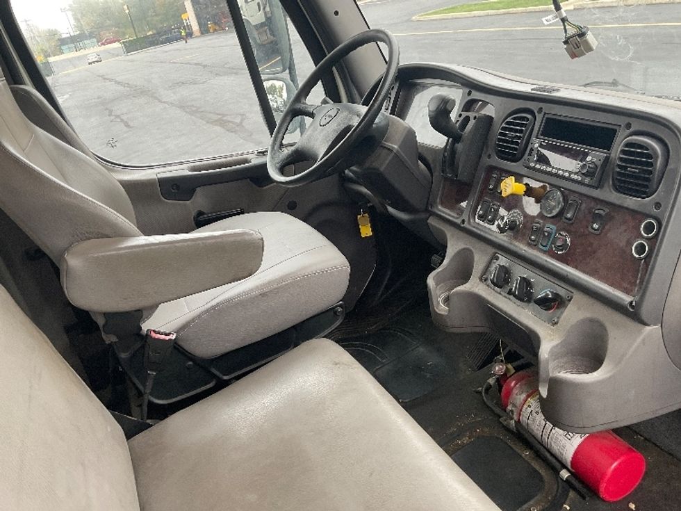 Medium Duty Box Truck-Light and Medium Duty Trucks-Freightliner-2022-M2-Akron-OH-241,286\n\t\tmiles-$ 55,750 - Image 22