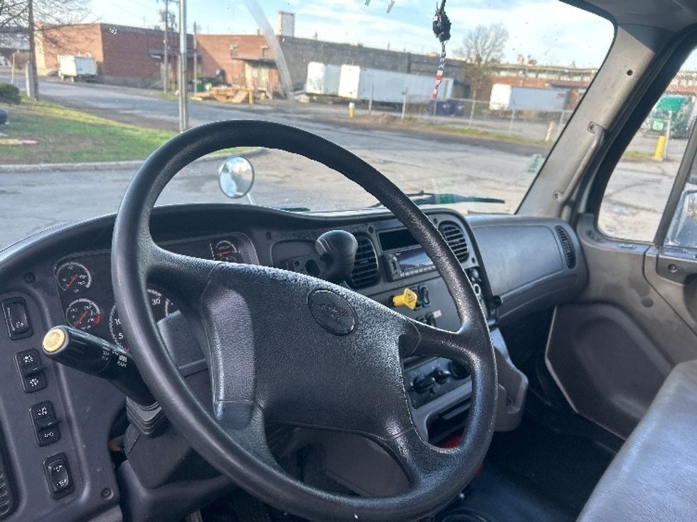 Medium Duty Box Truck-Light and Medium Duty Trucks-Freightliner-2022-M2-Albany-NY-118,937\n\t\tmiles-$ 69,250 - Image 18