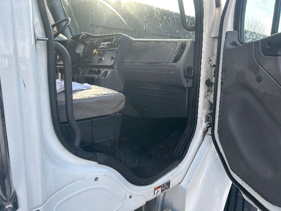 Medium Duty Box Truck-Light and Medium Duty Trucks-Freightliner-2022-M2-Albany-NY-118,937\n\t\tmiles-$ 69,250 - Image 21