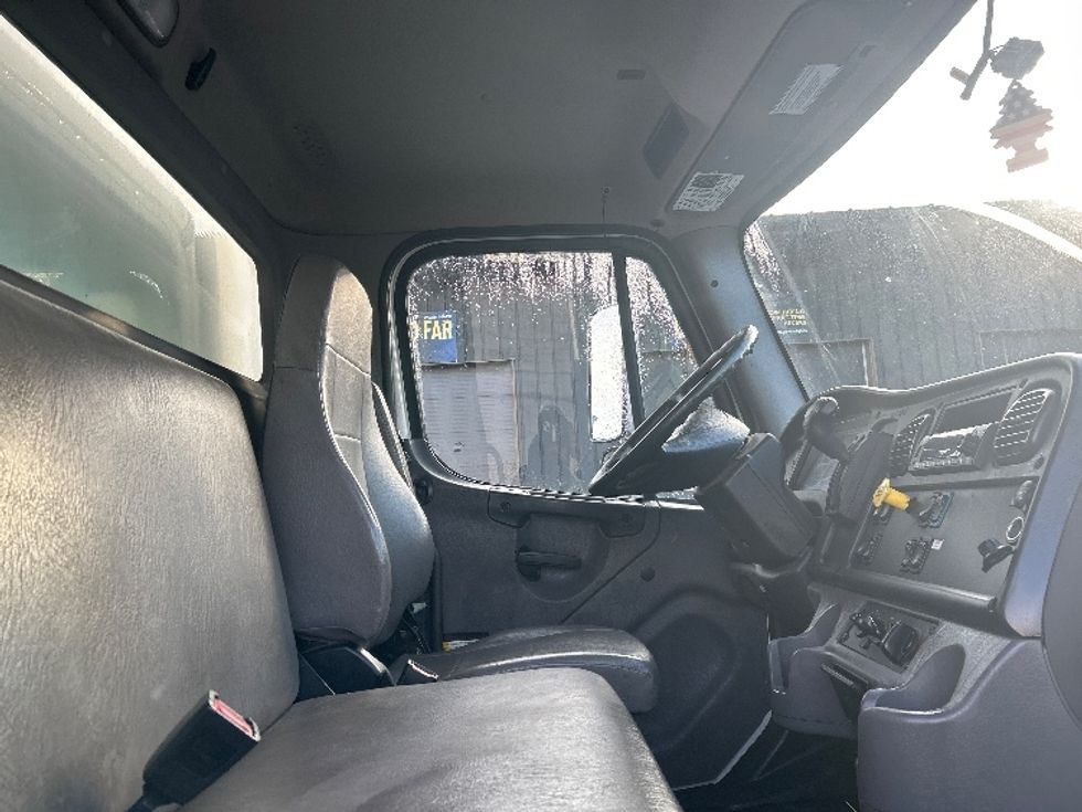 Medium Duty Box Truck-Light and Medium Duty Trucks-Freightliner-2022-M2-Albany-NY-118,937\n\t\tmiles-$ 69,250 - Image 22
