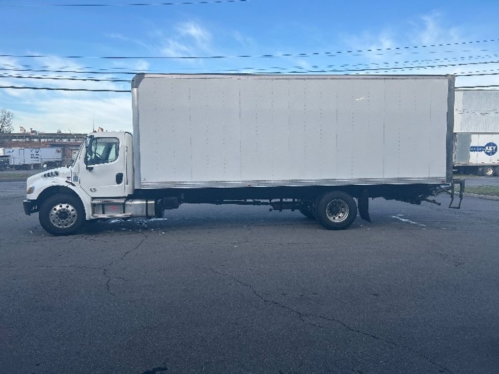 Medium Duty Box Truck-Light and Medium Duty Trucks-Freightliner-2022-M2-Albany-NY-118,937\n\t\tmiles-$ 69,250 - Image 4