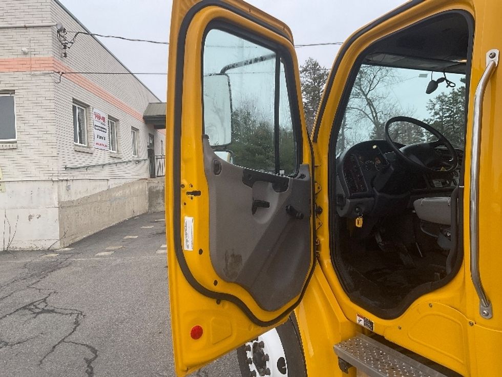 Medium Duty Box Truck-Light and Medium Duty Trucks-Freightliner-2022-M2-Albany-NY-175,428\n\t\tmiles-$ 48,000 - Image 16