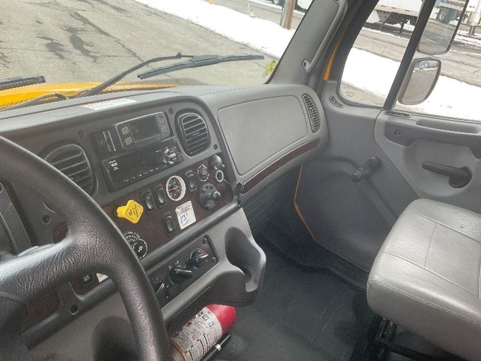 Medium Duty Box Truck-Light and Medium Duty Trucks-Freightliner-2022-M2-Albany-NY-175,428\n\t\tmiles-$ 48,000 - Image 19