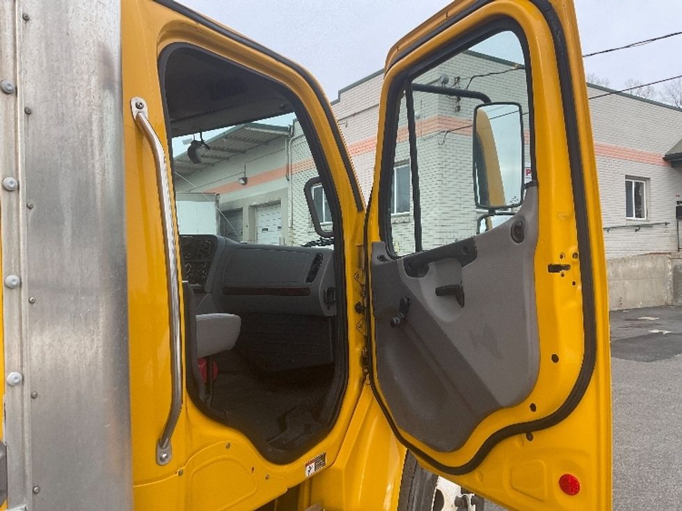 Medium Duty Box Truck-Light and Medium Duty Trucks-Freightliner-2022-M2-Albany-NY-175,428\n\t\tmiles-$ 48,000 - Image 20