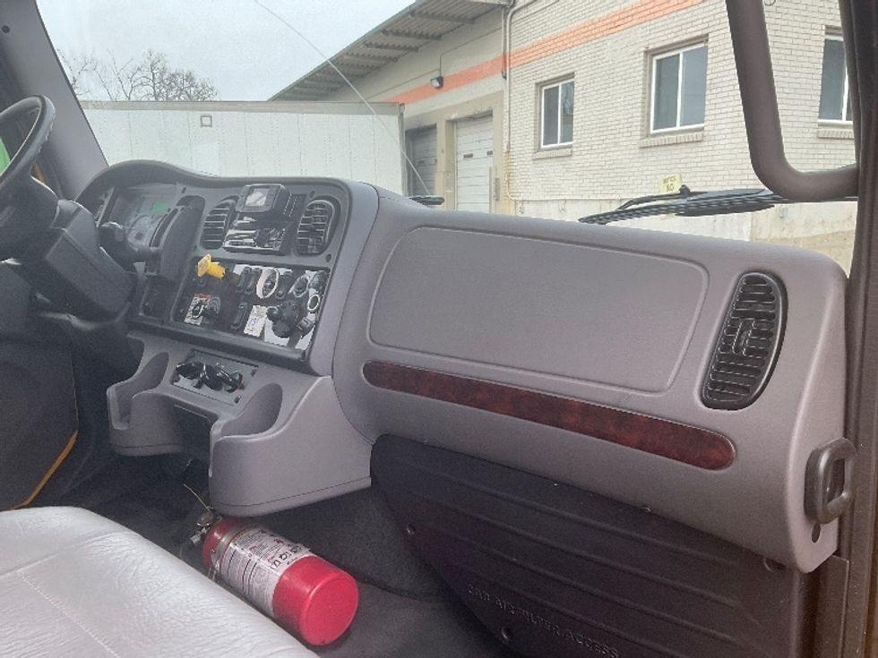 Medium Duty Box Truck-Light and Medium Duty Trucks-Freightliner-2022-M2-Albany-NY-175,428\n\t\tmiles-$ 48,000 - Image 21