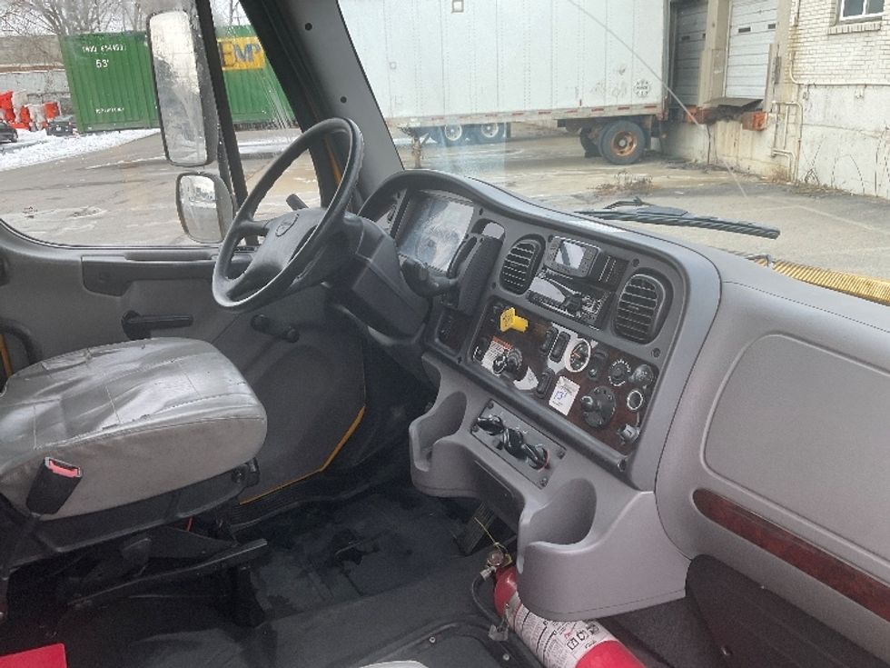 Medium Duty Box Truck-Light and Medium Duty Trucks-Freightliner-2022-M2-Albany-NY-175,428\n\t\tmiles-$ 48,000 - Image 22