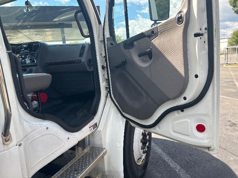 Medium Duty Box Truck-Light and Medium Duty Trucks-Freightliner-2022-M2-Albany-NY-185,071\n\t\tmiles-$ 65,250 - Image 19
