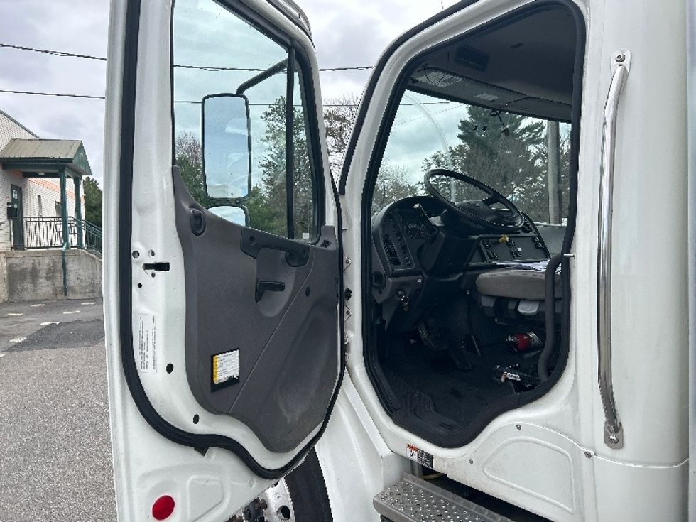 Medium Duty Box Truck-Light and Medium Duty Trucks-Freightliner-2022-M2-Albany-NY-91,637\n\t\tmiles-$ 72,500 - Image 15