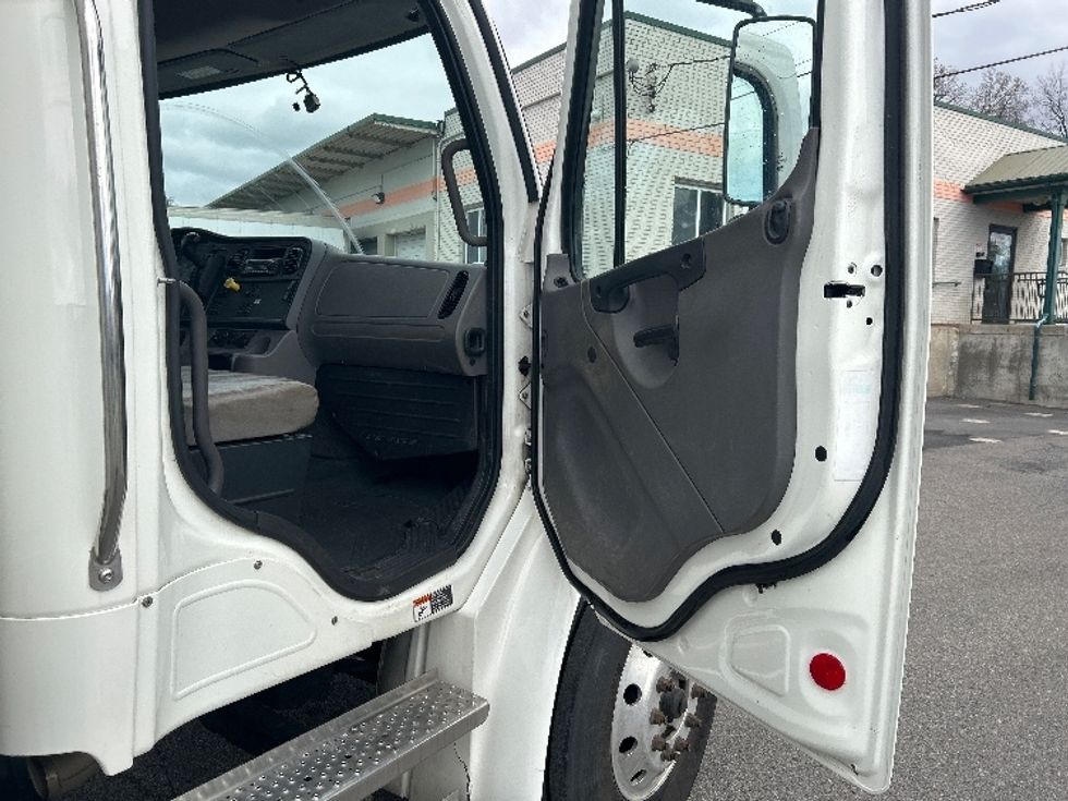 Medium Duty Box Truck-Light and Medium Duty Trucks-Freightliner-2022-M2-Albany-NY-91,637\n\t\tmiles-$ 72,500 - Image 19