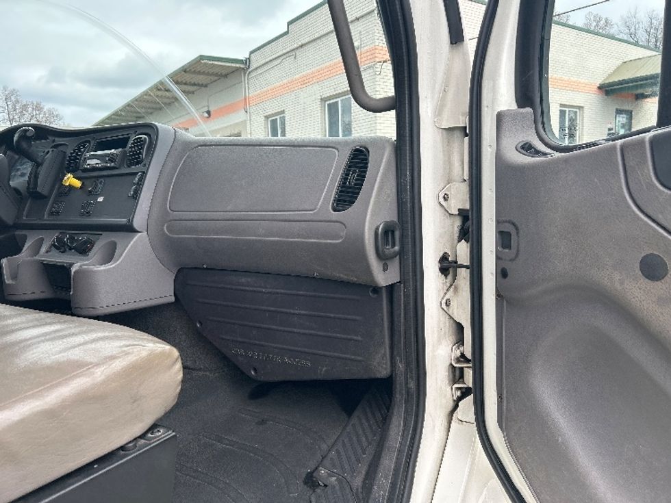 Medium Duty Box Truck-Light and Medium Duty Trucks-Freightliner-2022-M2-Albany-NY-91,637\n\t\tmiles-$ 72,500 - Image 20