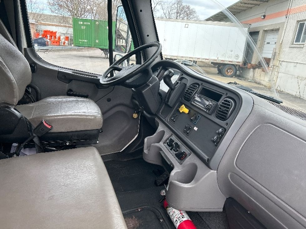 Medium Duty Box Truck-Light and Medium Duty Trucks-Freightliner-2022-M2-Albany-NY-91,637\n\t\tmiles-$ 72,500 - Image 21
