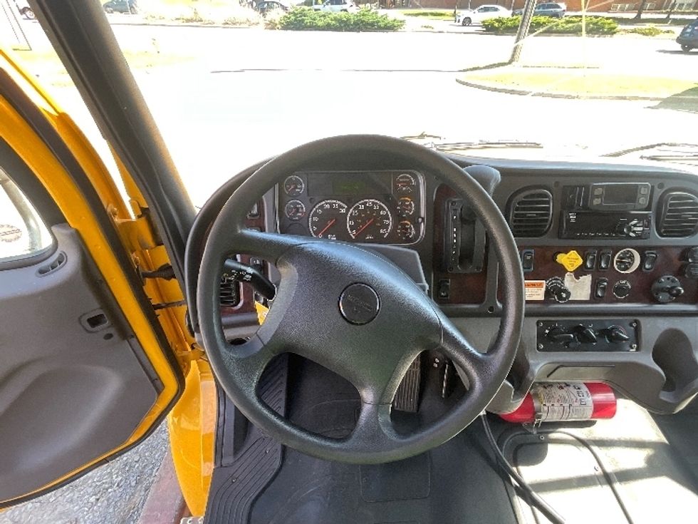 Medium Duty Box Truck-Light and Medium Duty Trucks-Freightliner-2022-M2-Alexandria-VA-256,489\n\t\tmiles-$ 47,250 - Image 19