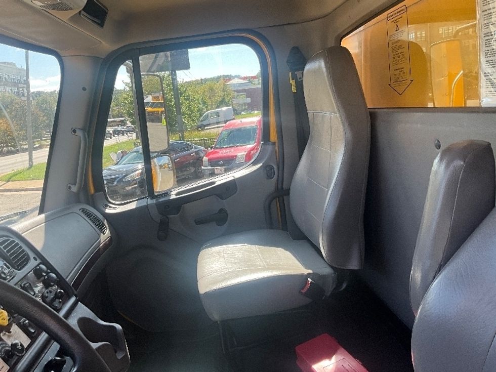 Medium Duty Box Truck-Light and Medium Duty Trucks-Freightliner-2022-M2-Alexandria-VA-256,489\n\t\tmiles-$ 47,250 - Image 20