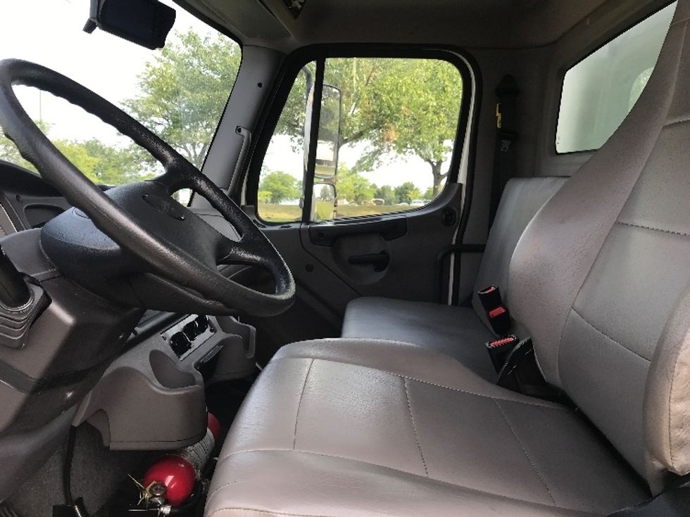 Medium Duty Box Truck-Light and Medium Duty Trucks-Freightliner-2022-M2-Allentown-PA-107,566\n\t\tmiles-$ 75,000 - Image 19