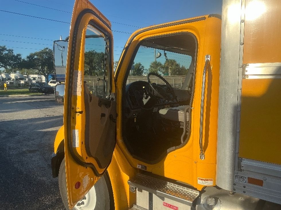 Medium Duty Box Truck-Light and Medium Duty Trucks-Freightliner-2022-M2-Apopka-FL-222,664\n\t\tmiles-$ 50,750 - Image 15