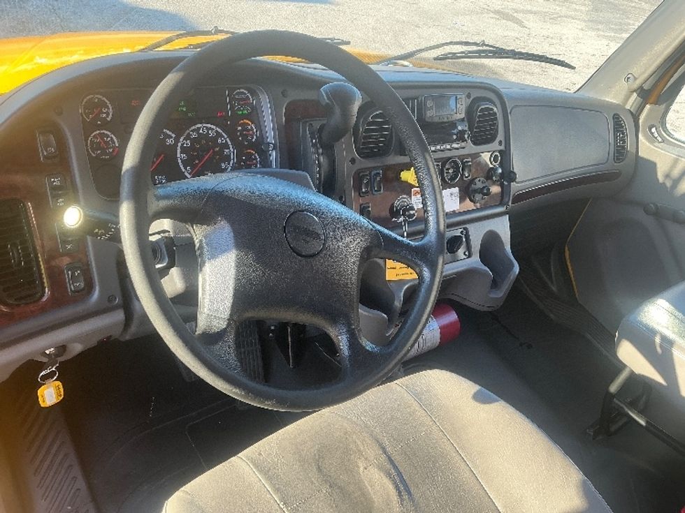 Medium Duty Box Truck-Light and Medium Duty Trucks-Freightliner-2022-M2-Apopka-FL-222,664\n\t\tmiles-$ 50,750 - Image 16