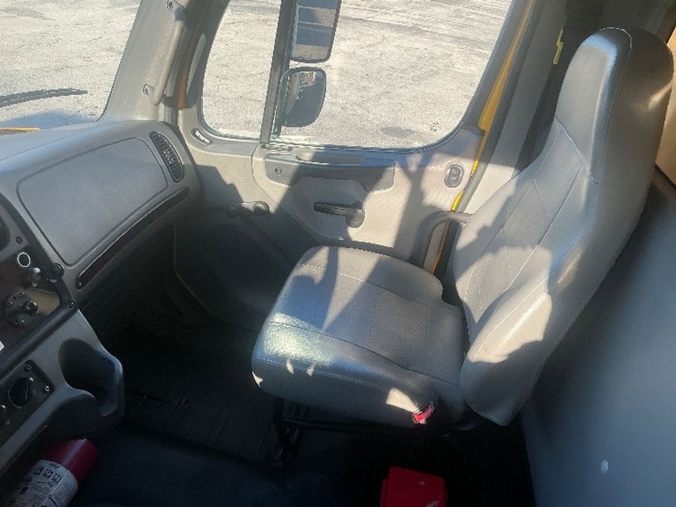 Medium Duty Box Truck-Light and Medium Duty Trucks-Freightliner-2022-M2-Apopka-FL-222,664\n\t\tmiles-$ 50,750 - Image 18