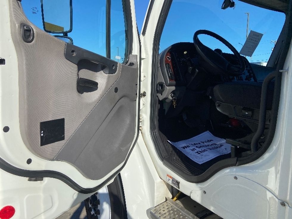 Medium Duty Box Truck-Light and Medium Duty Trucks-Freightliner-2022-M2-Arlington-TX-319,583\n\t\tmiles-$ 36,500 - Image 16