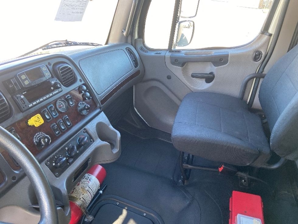 Medium Duty Box Truck-Light and Medium Duty Trucks-Freightliner-2022-M2-Arlington-TX-319,583\n\t\tmiles-$ 36,500 - Image 19