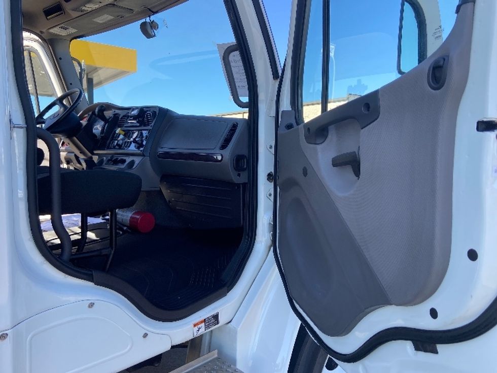 Medium Duty Box Truck-Light and Medium Duty Trucks-Freightliner-2022-M2-Arlington-TX-319,583\n\t\tmiles-$ 36,500 - Image 20
