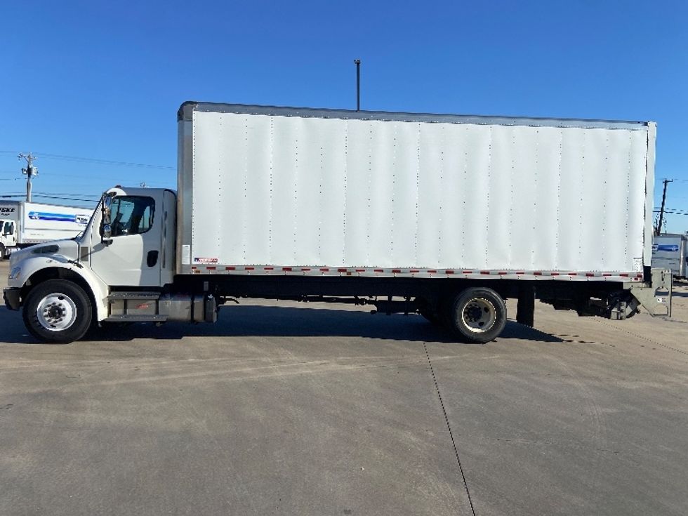 Medium Duty Box Truck-Light and Medium Duty Trucks-Freightliner-2022-M2-Arlington-TX-319,583\n\t\tmiles-$ 36,500 - Image 4