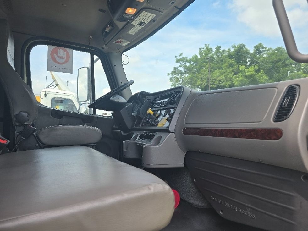 Medium Duty Box Truck-Light and Medium Duty Trucks-Freightliner-2022-M2-Atlanta (Forest Park)-GA-243,805\n\t\tmiles-$ 53,000 - Image 22