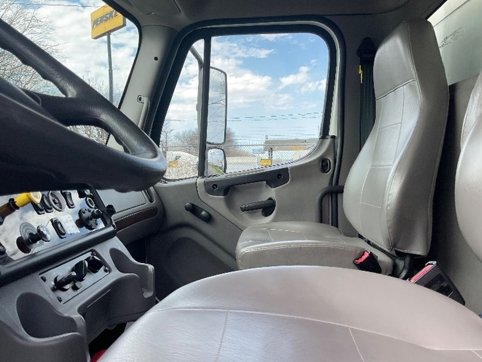Medium Duty Box Truck-Light and Medium Duty Trucks-Freightliner-2022-M2-Atlanta-GA-241,532\n\t\tmiles-$ 58,000 - Image 19