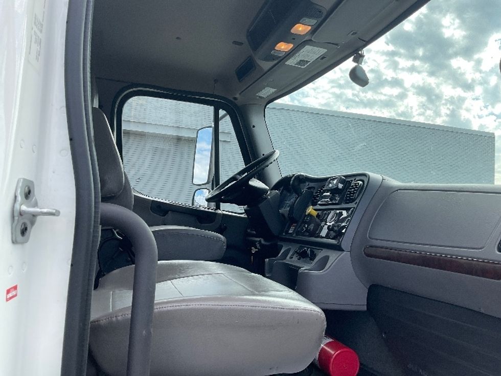 Medium Duty Box Truck-Light and Medium Duty Trucks-Freightliner-2022-M2-Atlanta-GA-241,532\n\t\tmiles-$ 58,000 - Image 22