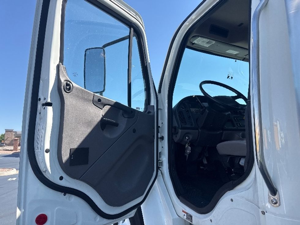 Medium Duty Box Truck-Light and Medium Duty Trucks-Freightliner-2022-M2-Aurora-CO-163,146\n\t\tmiles-$ 69,750 - Image 16
