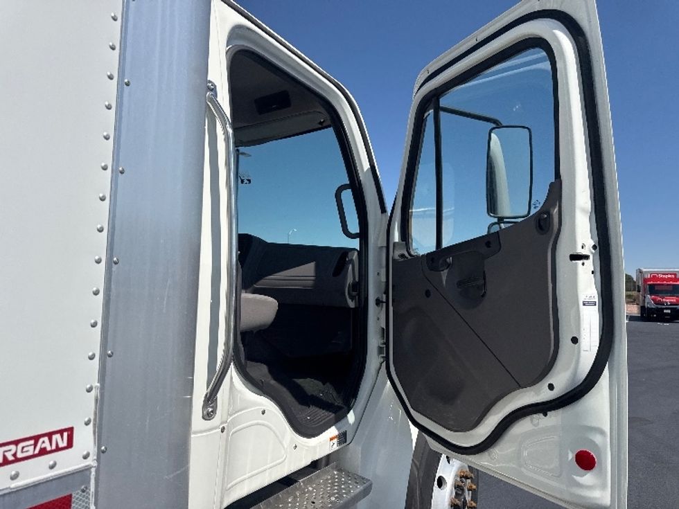 Medium Duty Box Truck-Light and Medium Duty Trucks-Freightliner-2022-M2-Aurora-CO-163,146\n\t\tmiles-$ 69,750 - Image 20