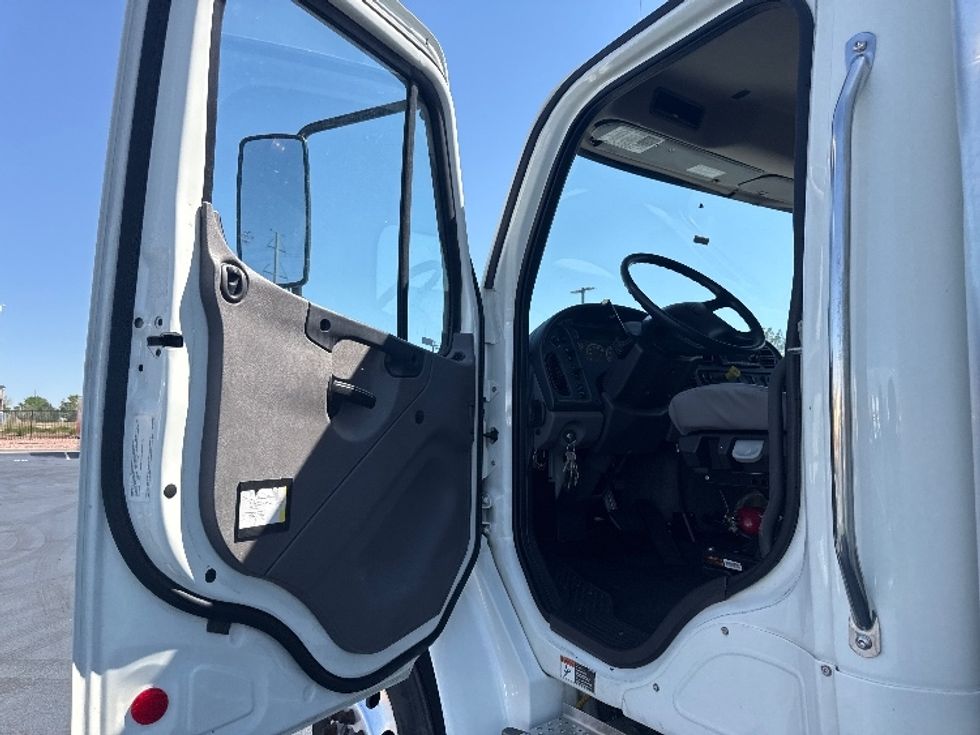 Medium Duty Box Truck-Light and Medium Duty Trucks-Freightliner-2022-M2-Aurora-CO-197,088\n\t\tmiles-$ 63,750 - Image 16