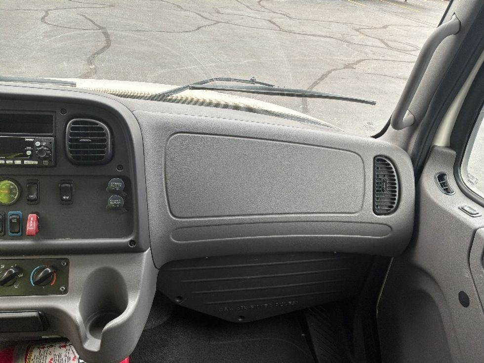 Medium Duty Box Truck-Light and Medium Duty Trucks-Freightliner-2022-M2-Aurora-CO-205,225\n\t\tmiles-$ 56,500 - Image 21