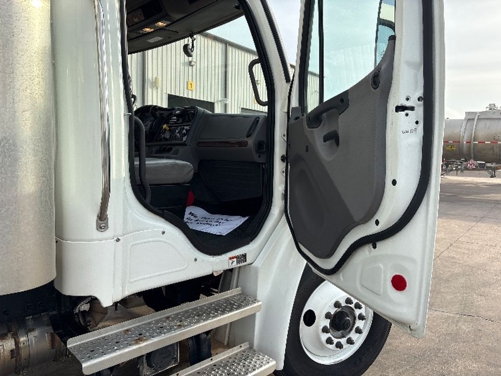 Medium Duty Box Truck-Light and Medium Duty Trucks-Freightliner-2022-M2-Aurora-CO-96,543\n\t\tmiles-$ 78,750 - Image 19