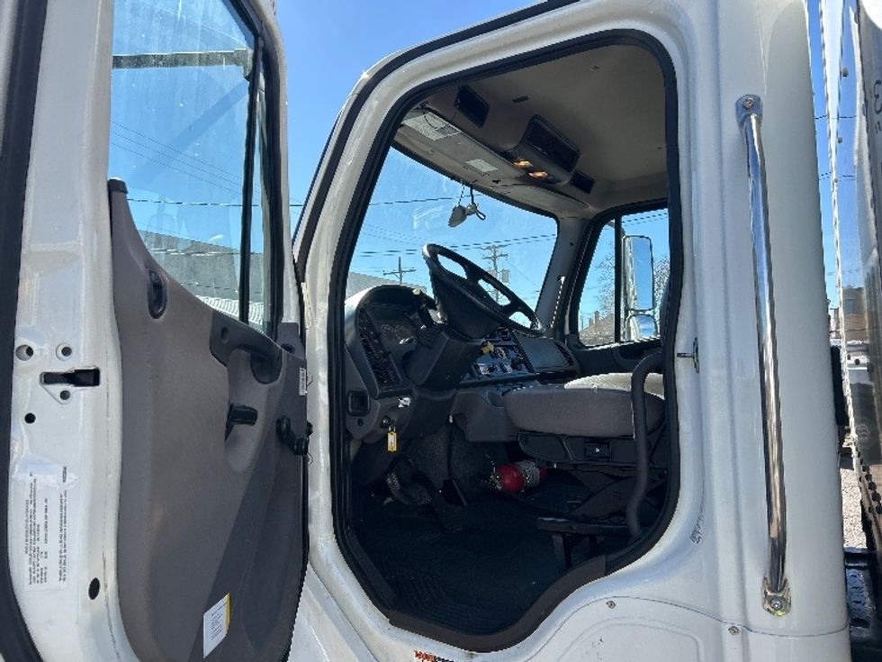 Medium Duty Box Truck-Light and Medium Duty Trucks-Freightliner-2022-M2-Aurora-CO-99,335\n\t\tmiles-$ 76,750 - Image 16